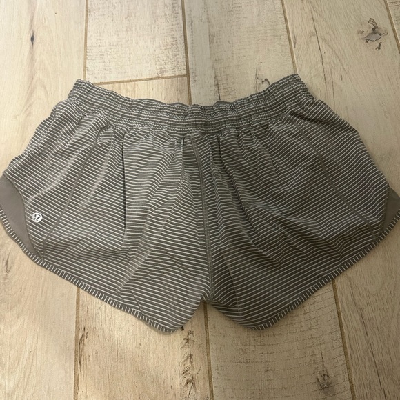 Lulu lemon shorts - Picture 2 of 2